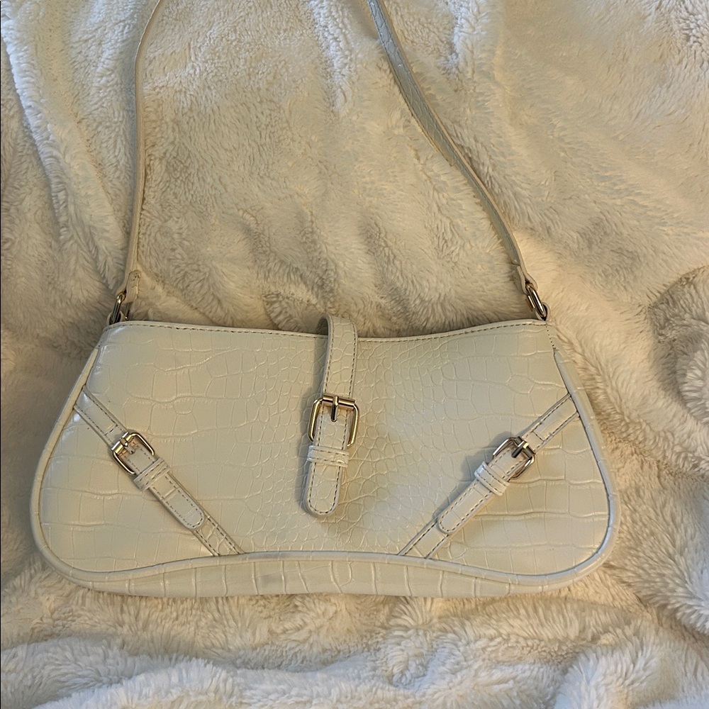 Chic White Croc-Embossed Shoulder Bag